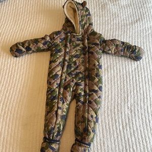 NWOT Sherpa lined baby snow suit 18 mo